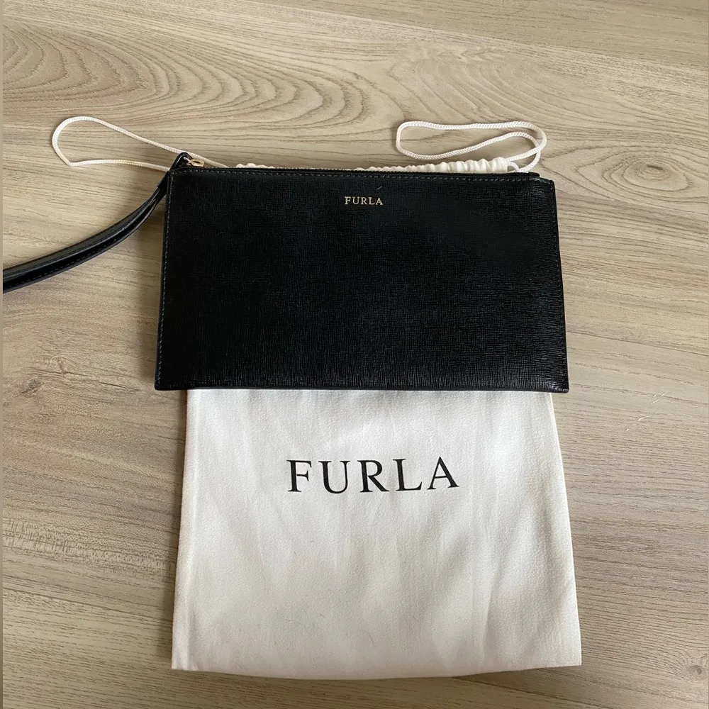 black clutch with wrist handle - Image 2