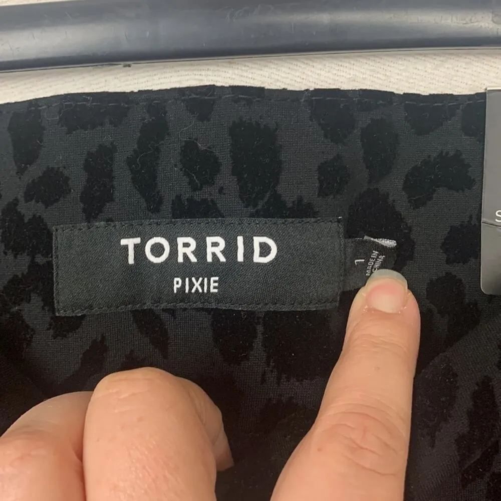 Torrid size 1 1x 14 16 pixie pant black leopard new casual ankle work velour - Image 4