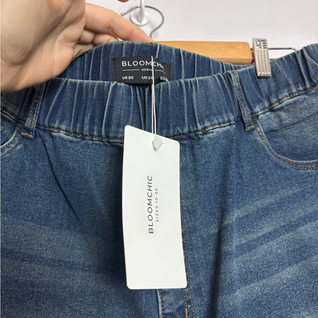 BloomChic NWT Plus Size Classic Blue Denim Elastic Waist Jeans - Image 3