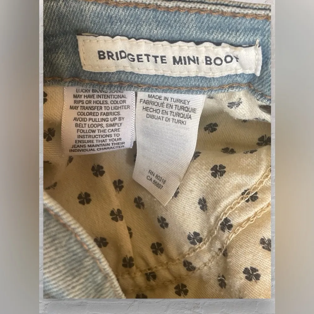 Bridgette High Rise Cropped Mini Boot Jean in light wash Sz 6/28 - Image 9