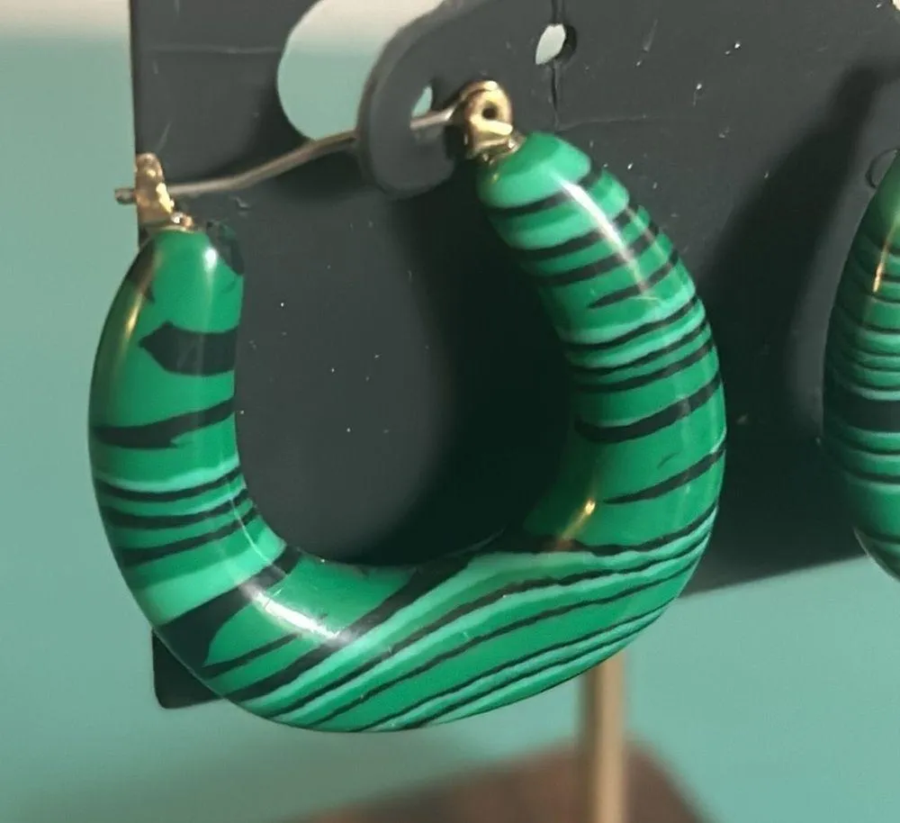 New Ann Taylor Vibrant Green Marbleized Statement Hoop Earrings - Image 3