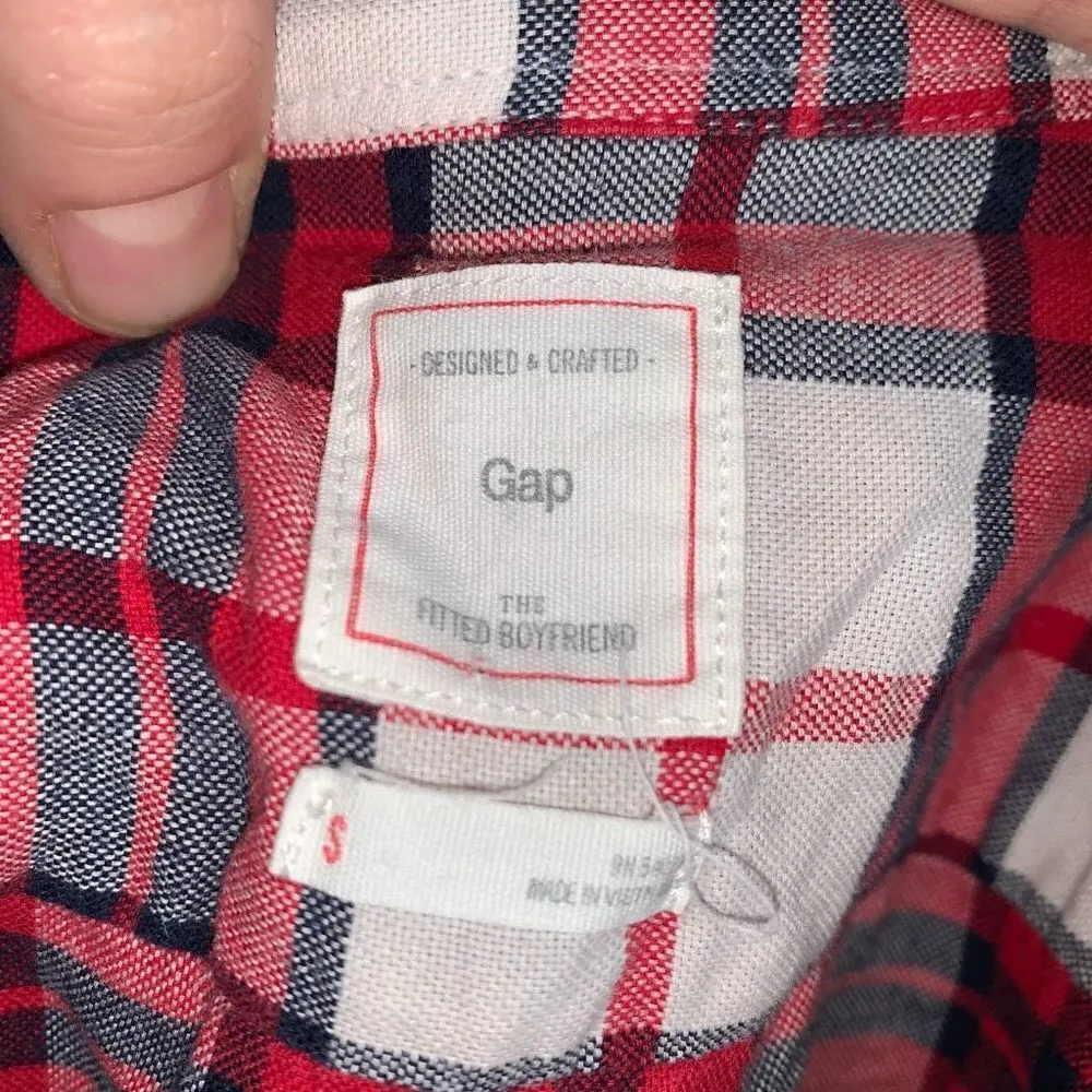 Gap S fitted boyfriend red plaid flannel button down shirt - Image 3