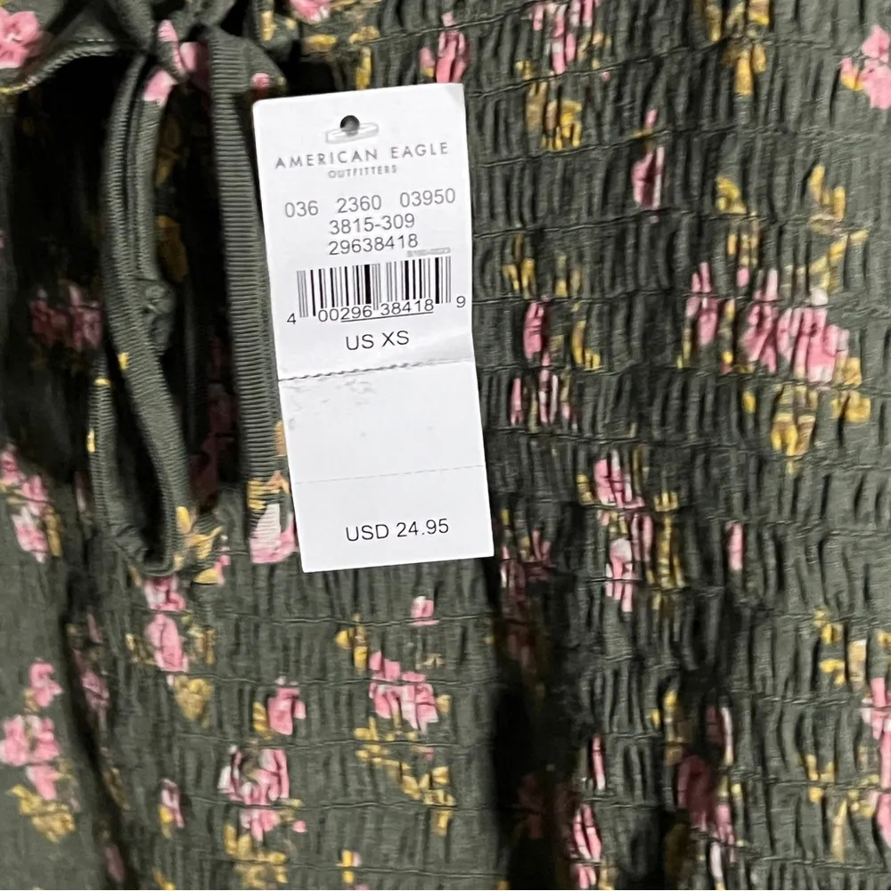 Brand new  floral crop top. Can be worn as little skirt. - Image 4