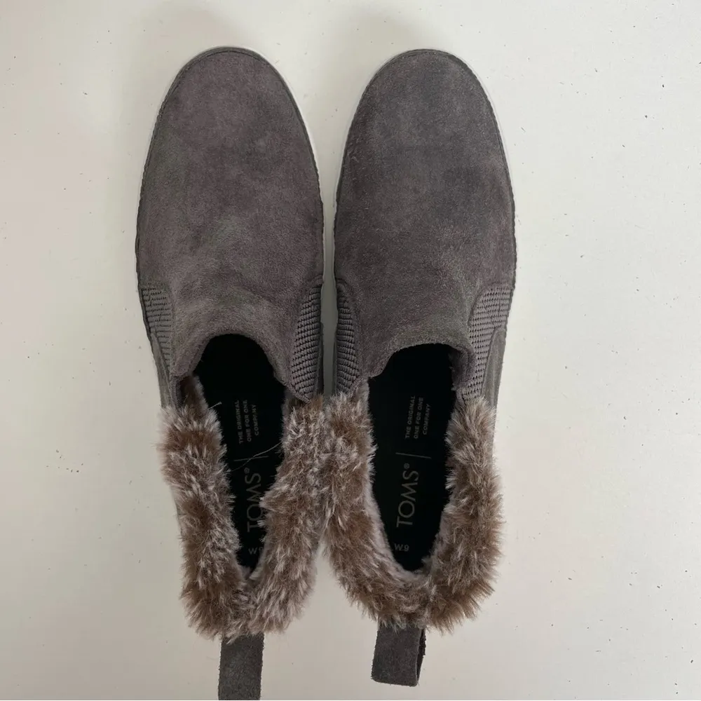 TOMS Sneaker Bryce High Top Slip-On Bootie Suede Leather Fur Trim Comfort Grey - Image 5