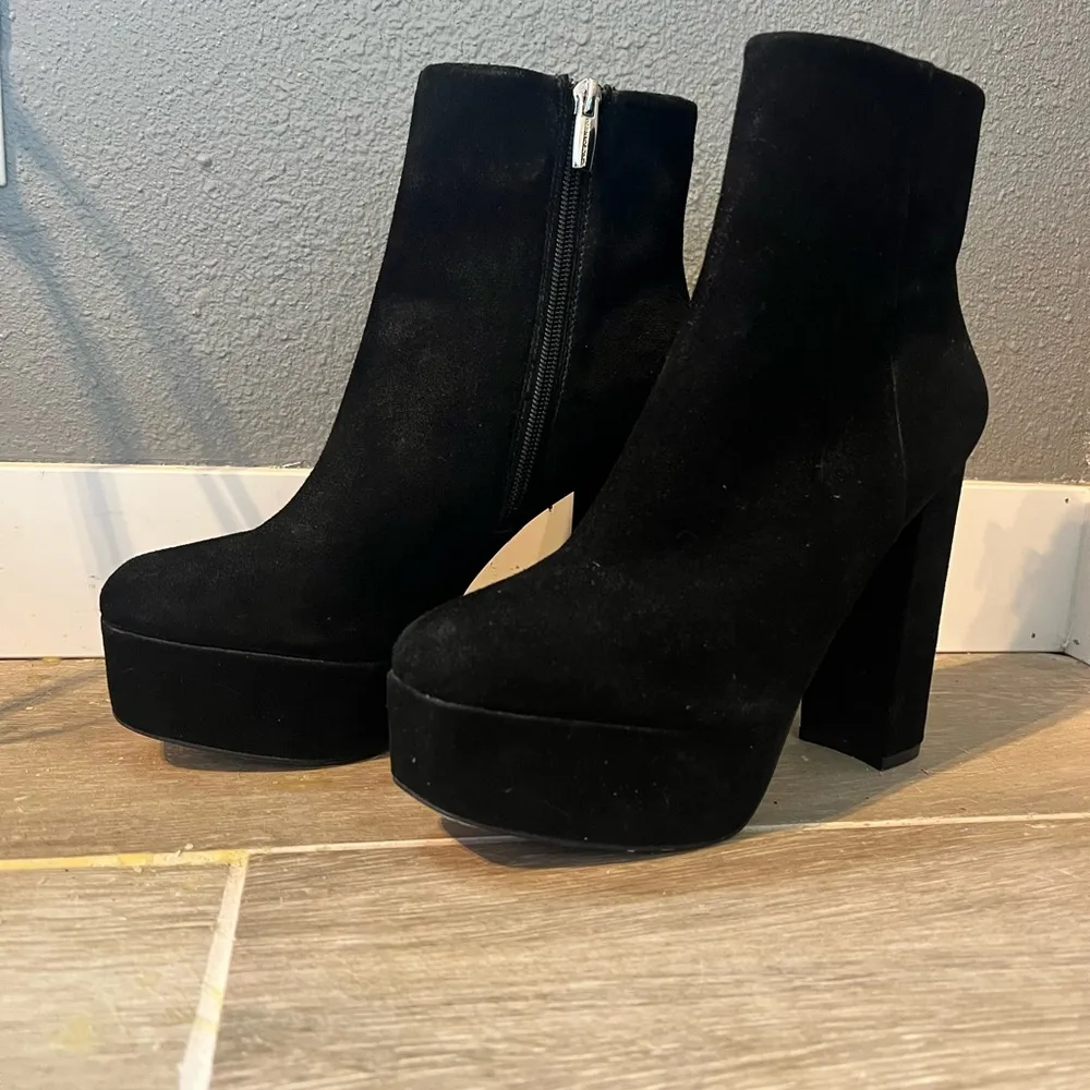 Vince Camuto Black Heeled Boots with Chunky Platform - Image 2