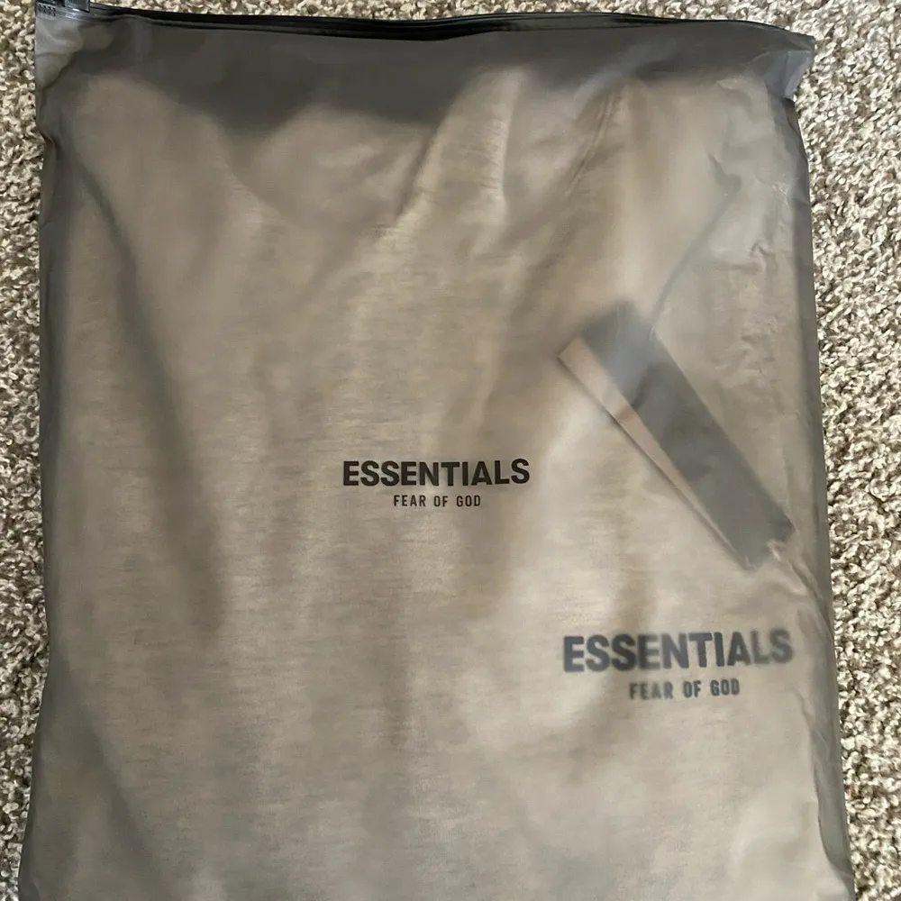 ESSENTIALS FEAR OG GOD LIGHT OATMEAL PULLOVER HOODIE SIZE L - Image 7