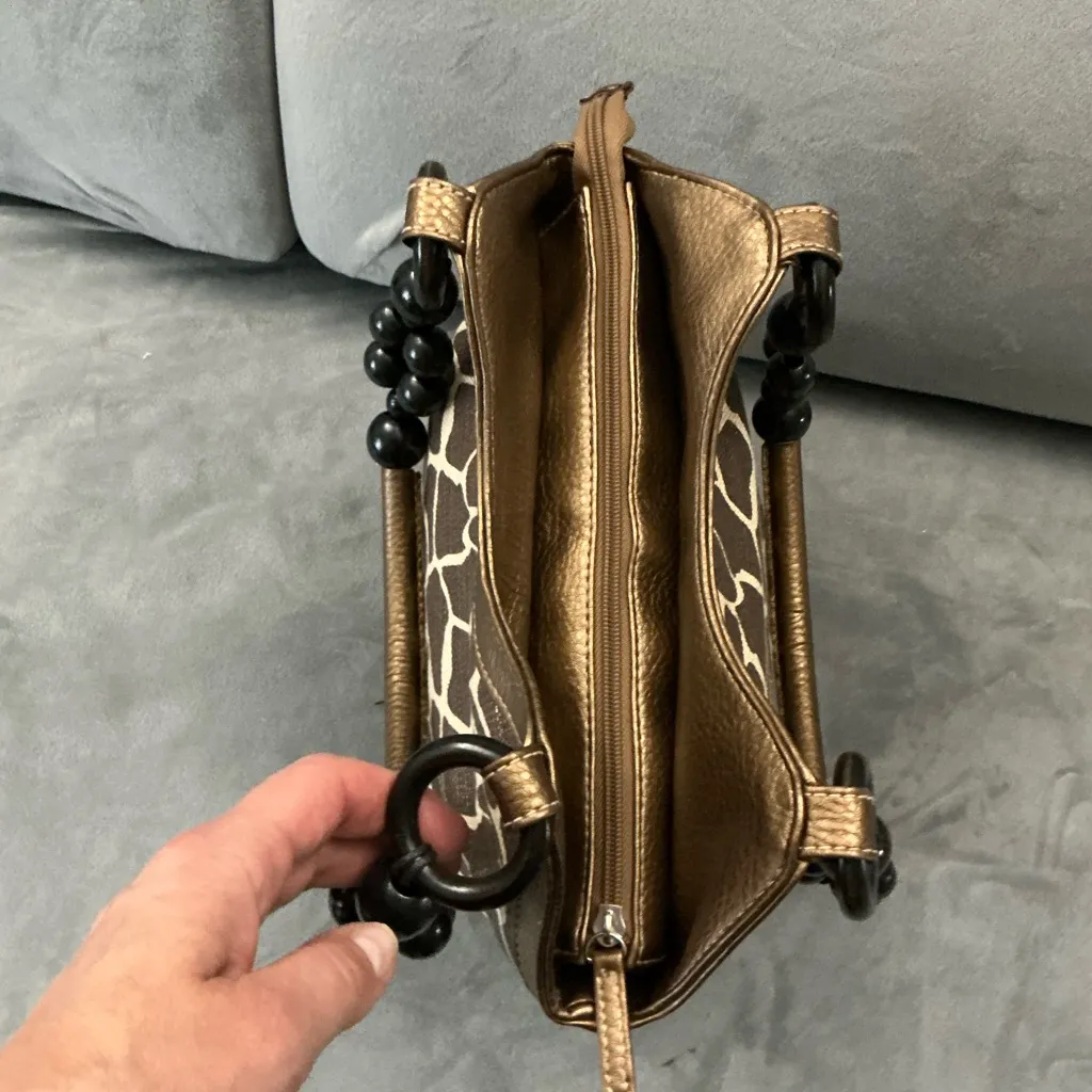 Super cute “ giraffe “ tote🦒 Gold - Image 10