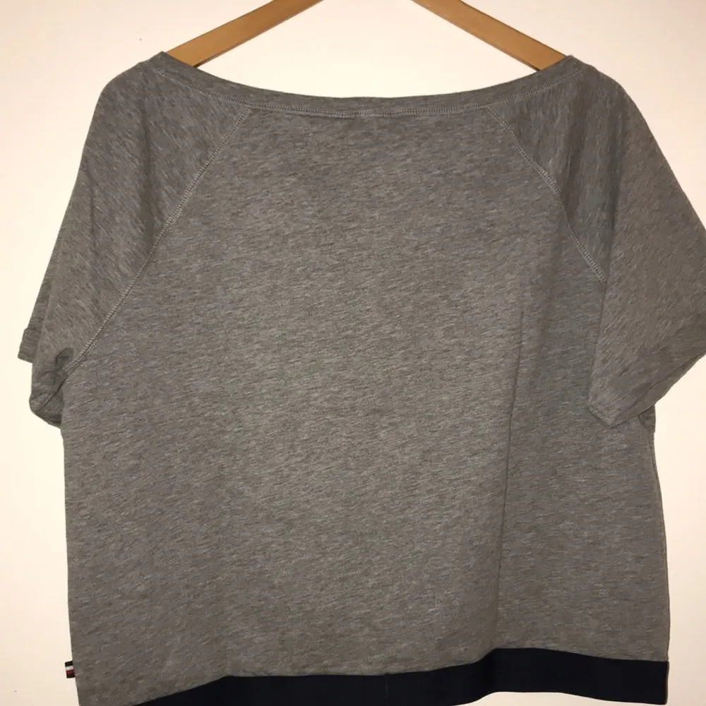 New - Tommy Hilfiger crop top short sleeves New L - Image 4