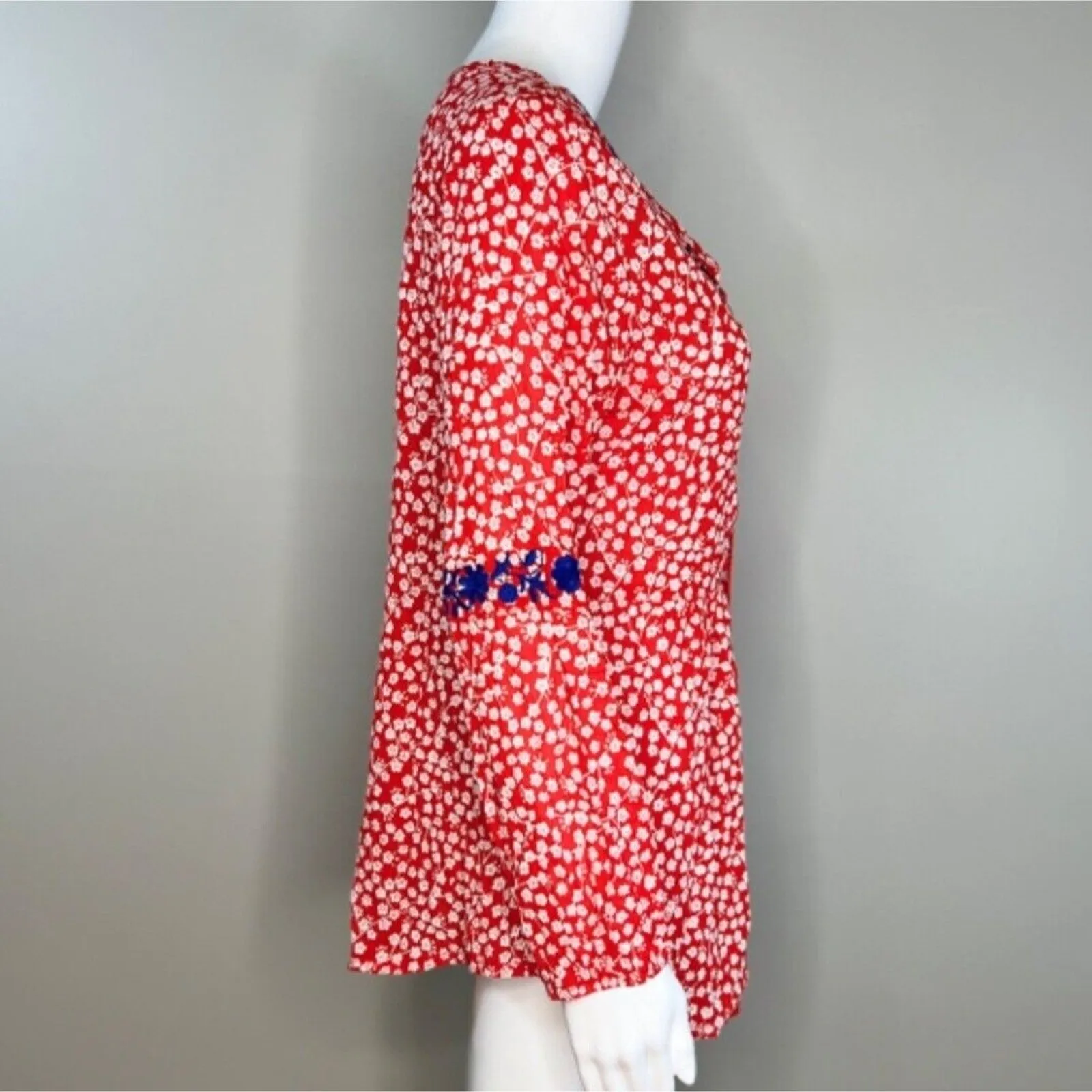 Solitaire Blouse Womens Medium Red White Ditzy Floral Blue Embroidery Bohemian - Image 3