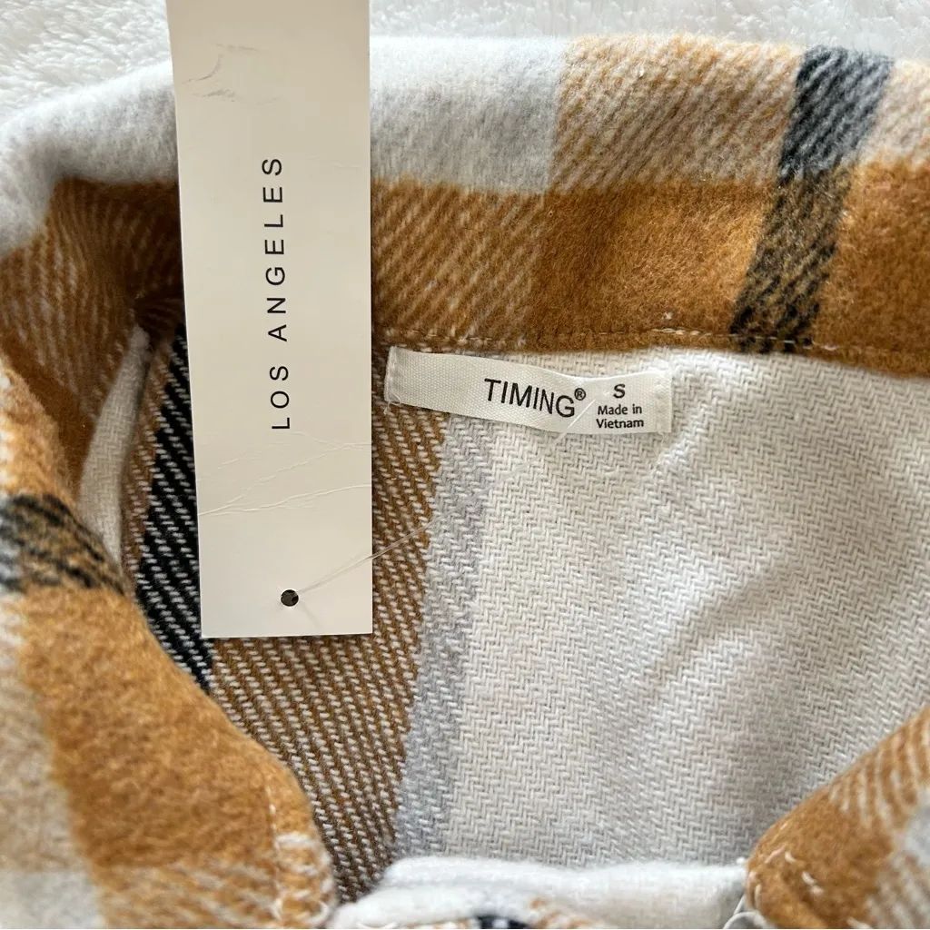 Timing  Plaid flannel crop jacket in Brown and White
Size small - Image 3