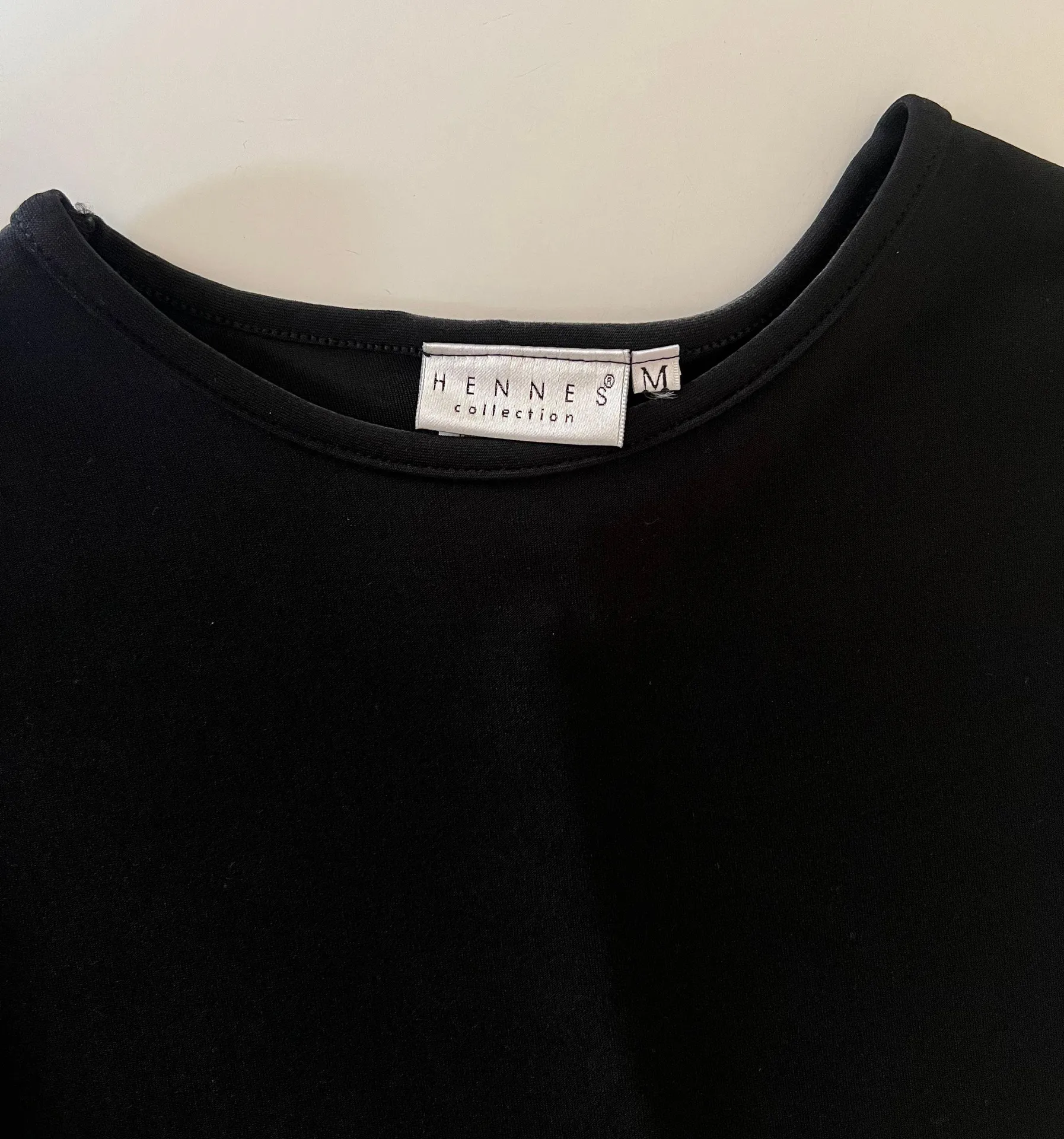 Classic Black Shift Dress High Quality Jersey Sleeveless Cocktail Length Size M - Image 2