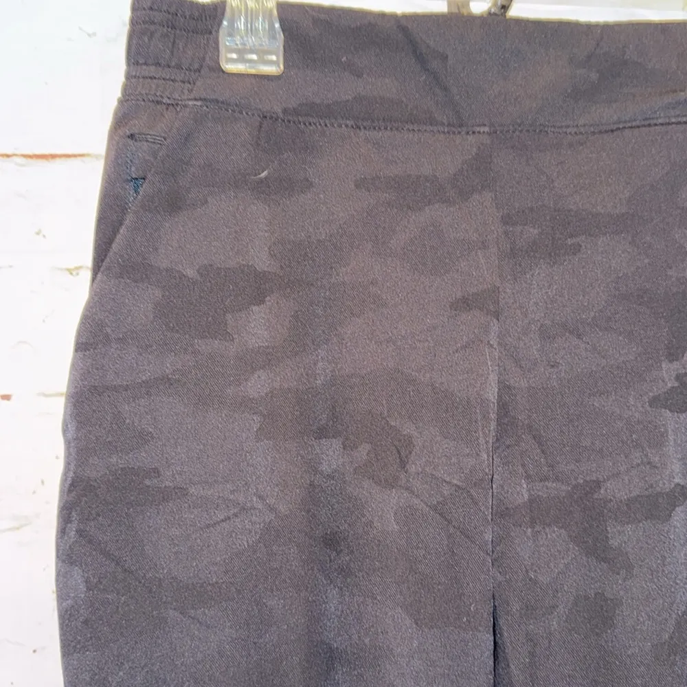 Athleta Pants Womens 6 P Black Camo Brooklyn Lined Jogger Athletic Activewear - Image 4