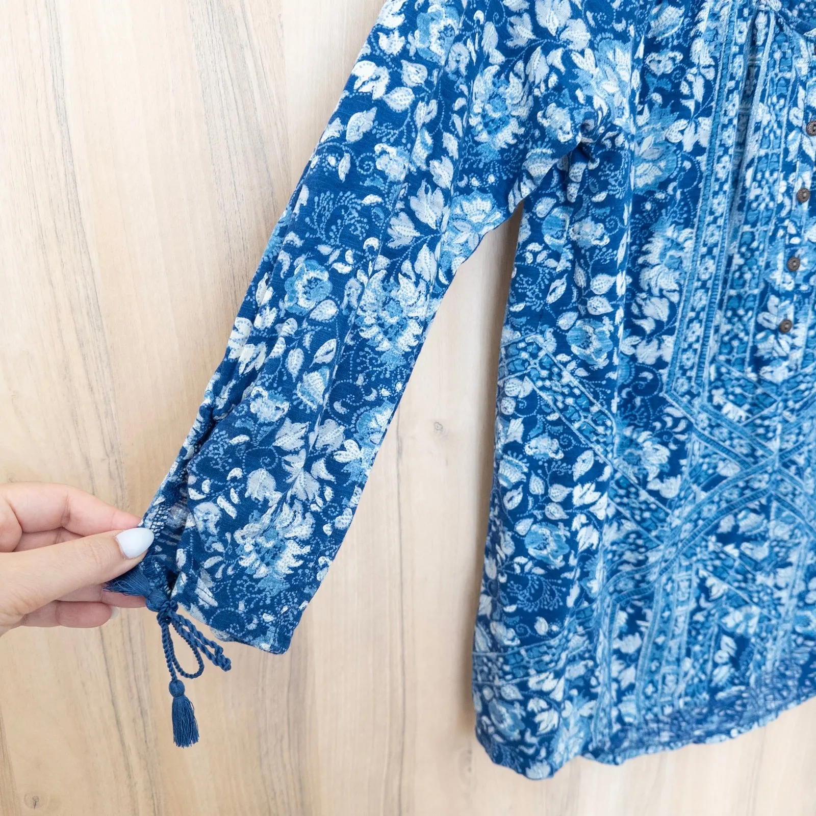 Lucky Brand Womens Floral Top Size M Blue Boho Cottage Romantic Coastal - Image 3