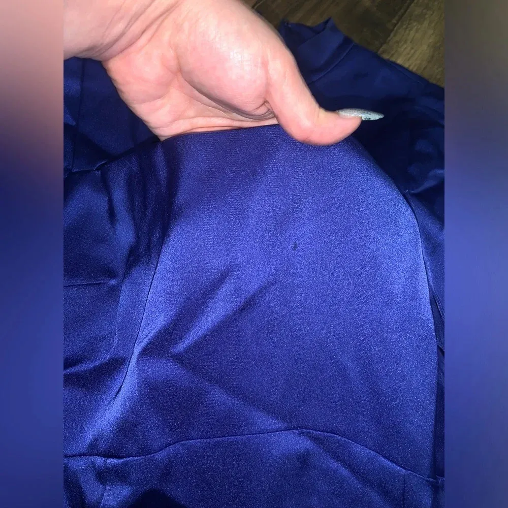 Theia satin blue Carrie 3D floral cape dress rare size 10 800$ - Image 9