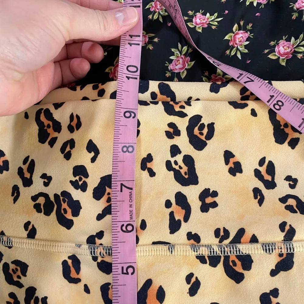 Fabletics Define PowerHold High-Waisted 7/8 Legging Yellow Leopard Size Small - Image 3