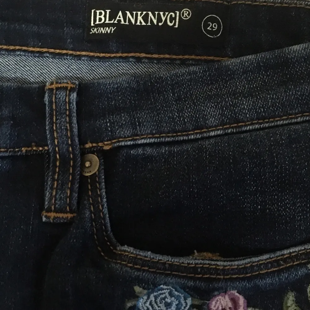 BLANKNYC Jeans boho stitched flowers size 29 - Image 6