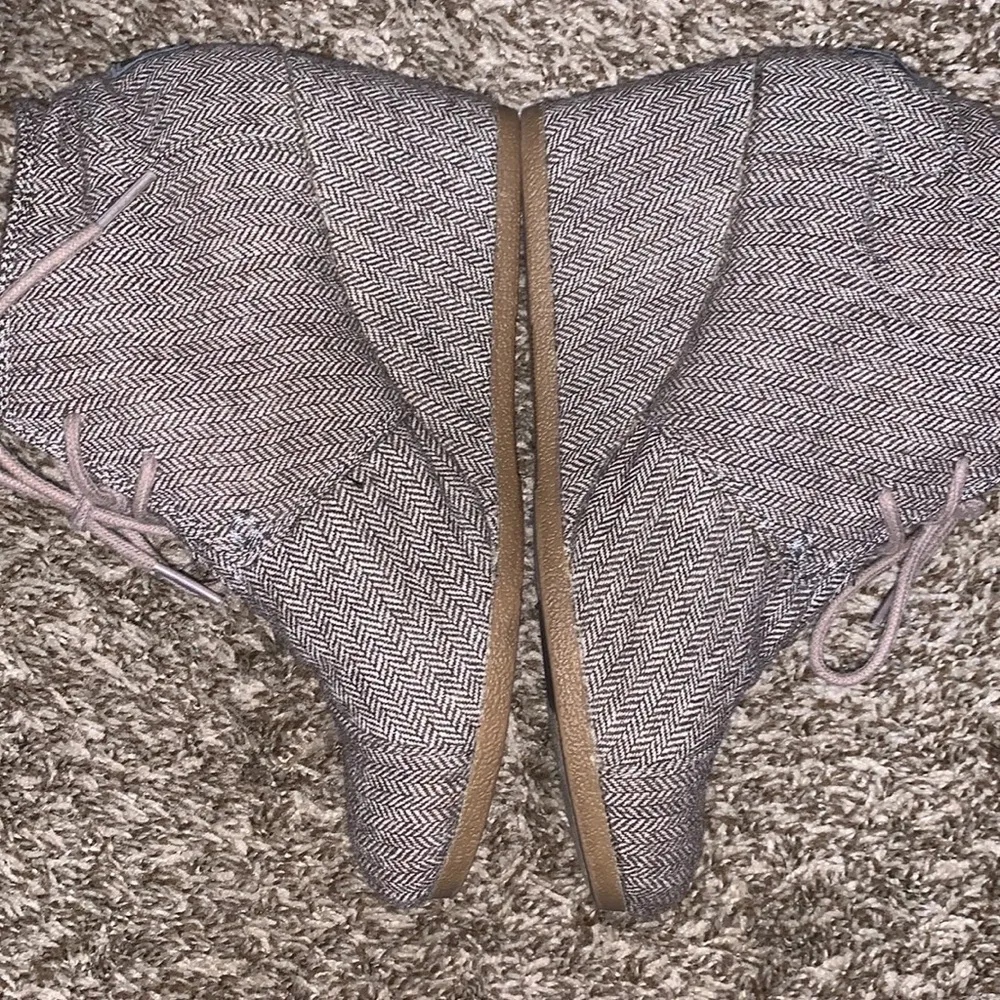 TOMS Brown Herringbone Wedge Lace Up Ankle Booties woman size 7.5 - Image 5