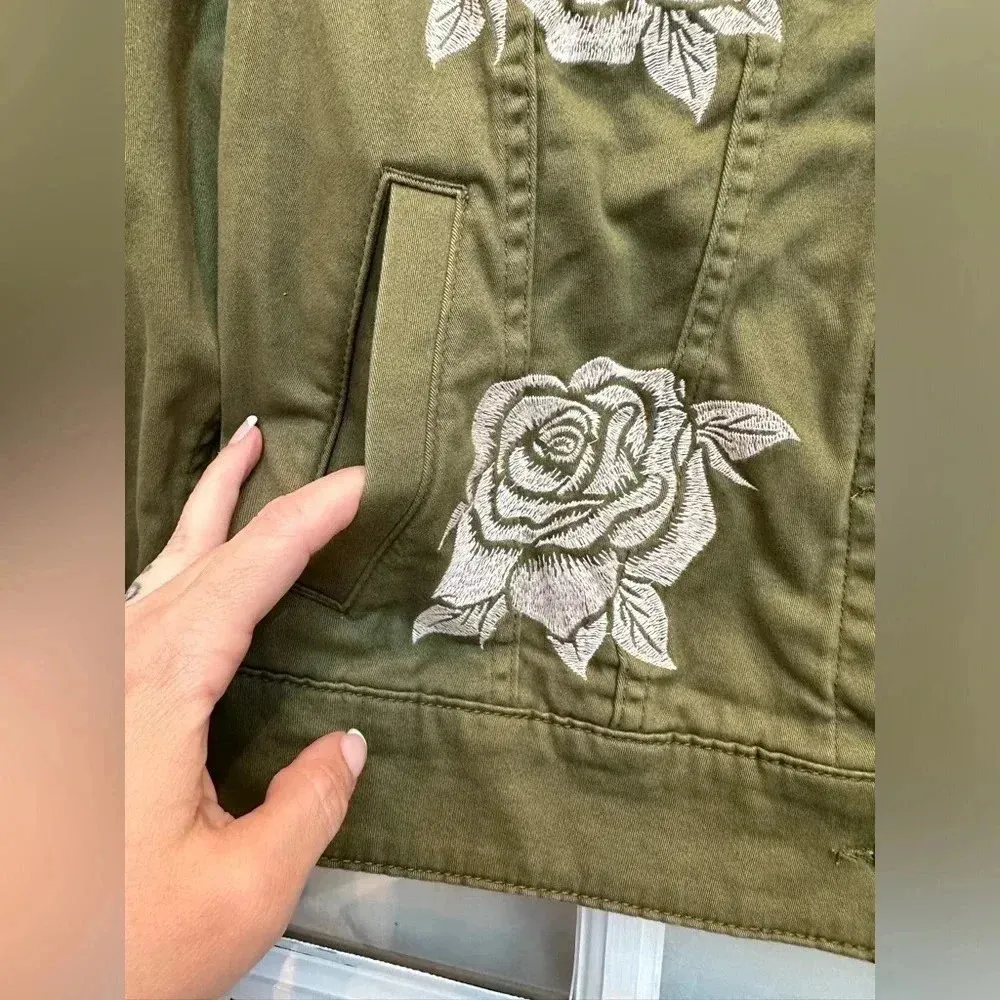 LuLaRoe Olive Green & Blush Pink Embroidered Roses Kenny Jean Jacket Size L NWT - Image 6