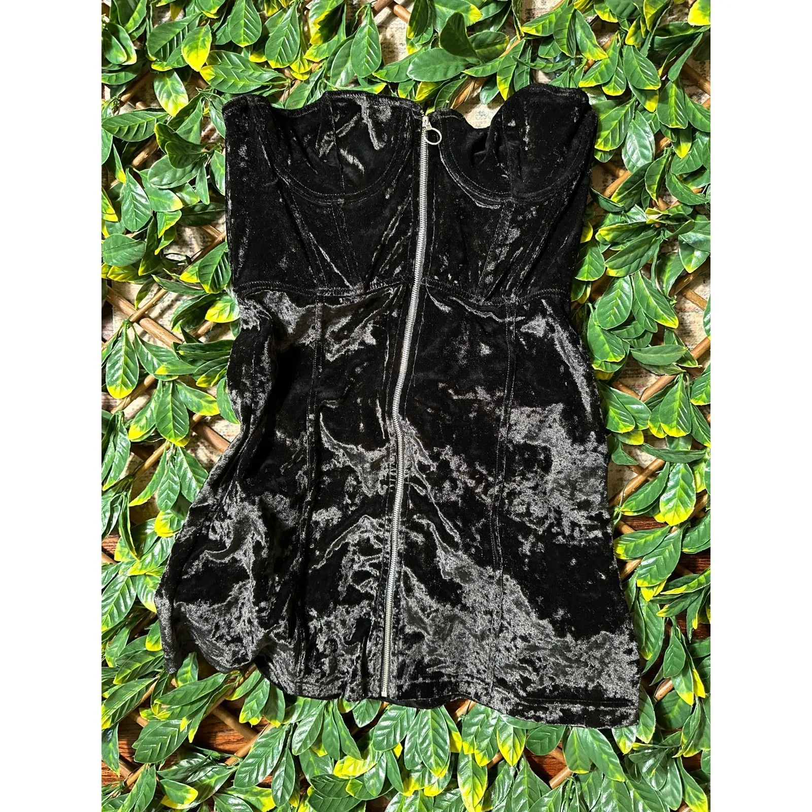 Urban Outfitters Black Strapless Zip Up Velvet Corset Mini Dress Size L NWT - Image 3