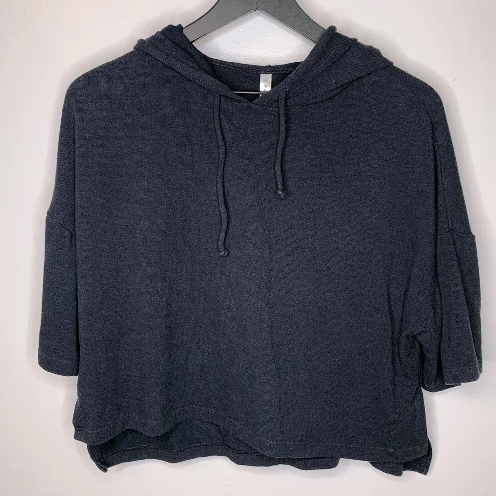 Fabletics Ashley Black Short Sleeve Hoodie Size Small - Image 3