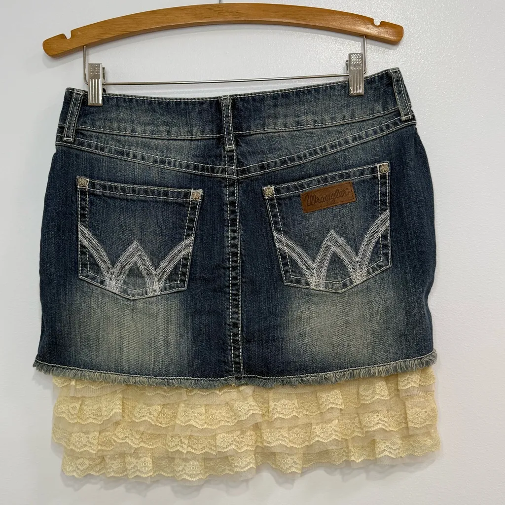 Wrangler Denim Mini Skirt with Cream Lace - Image 7