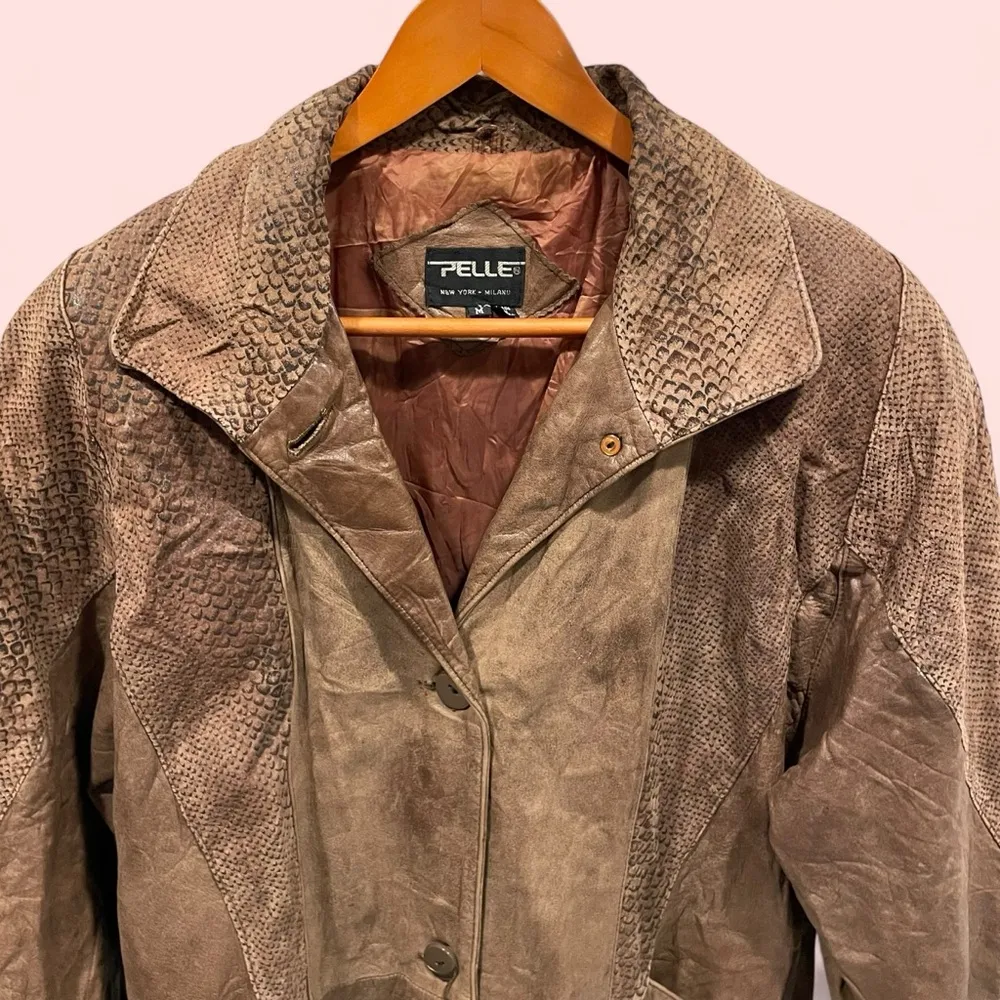 80’s milk chocolate leather and snake oversized jacket pockets button closure Brown Size M - Image 3