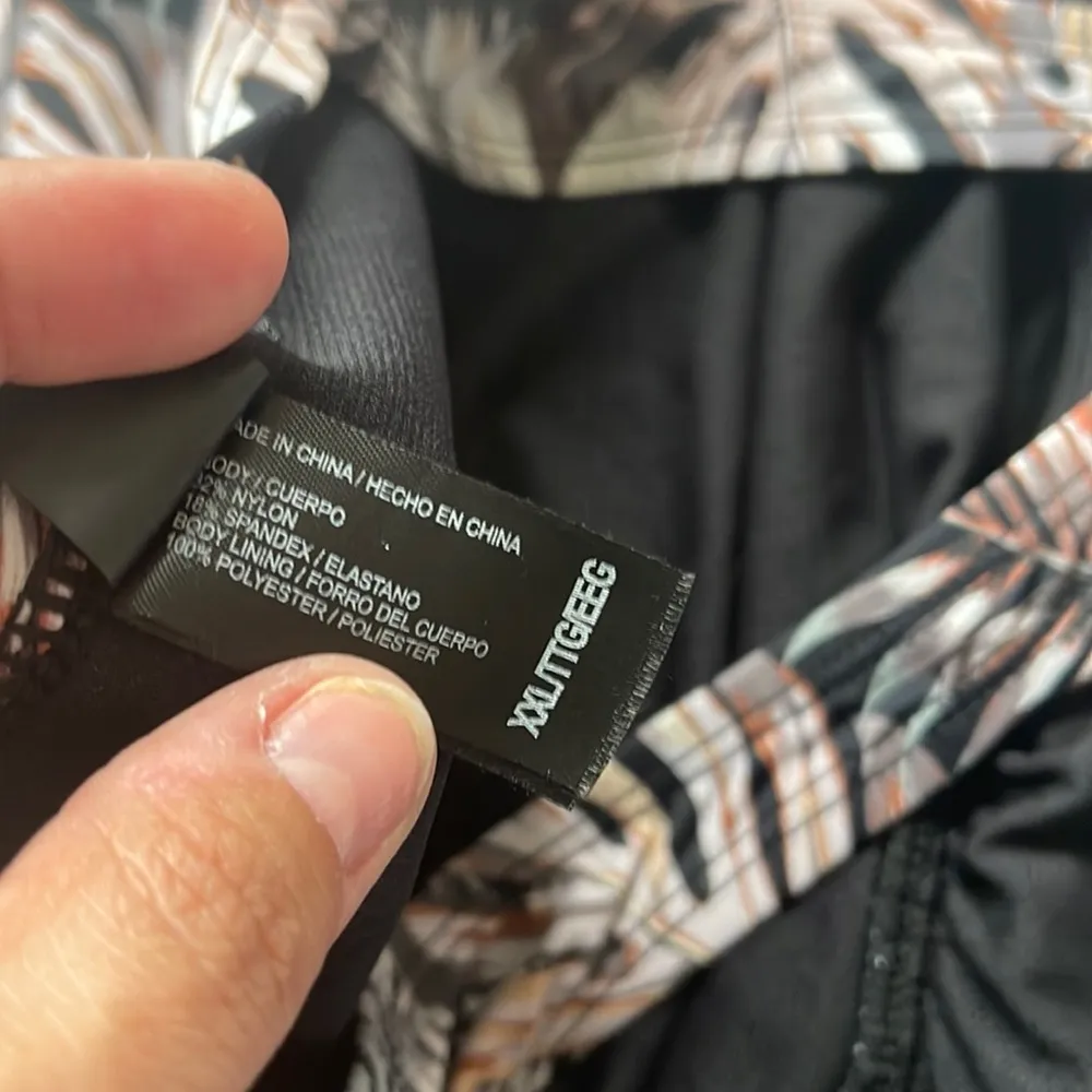 Hurley XXL 4 way stretch one piece swimsuit with cross straps - Image 6