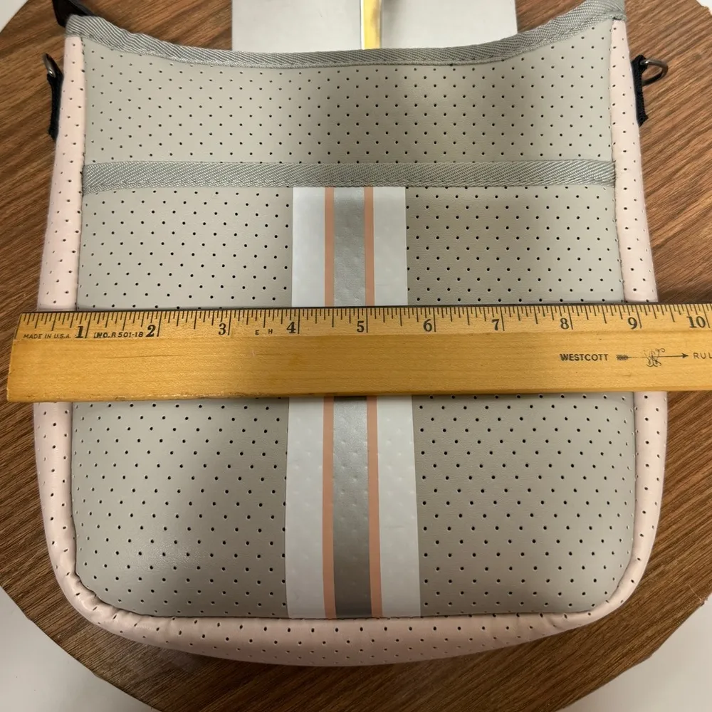 Haute Shore Greige Blake Shell Neoprene Crossbody Bag Purse Adjustable Straps Gray - Image 9