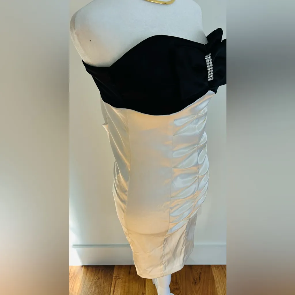 Black and Cream Strapless Dress with bow Holiday Size 6 - Image 4