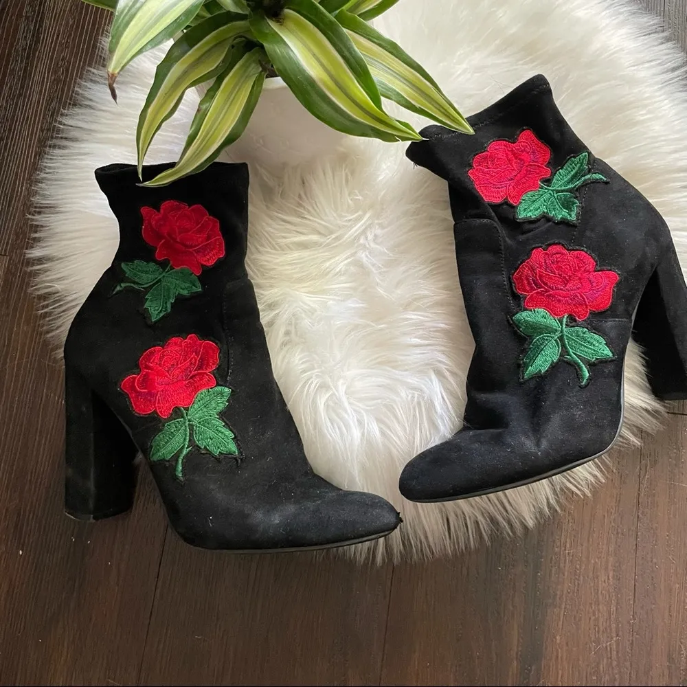 STEVE MADDEN EDITION BLACK SUEDE RED ROSE ANKLE HEEL BOOTIES - Image 44