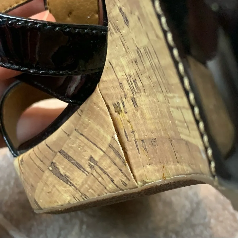 Sofft Strappy Wedge Heel Sandals Shiny Leather w/ Chain Detail // 9.5M Black Size 9.5 - Image 11