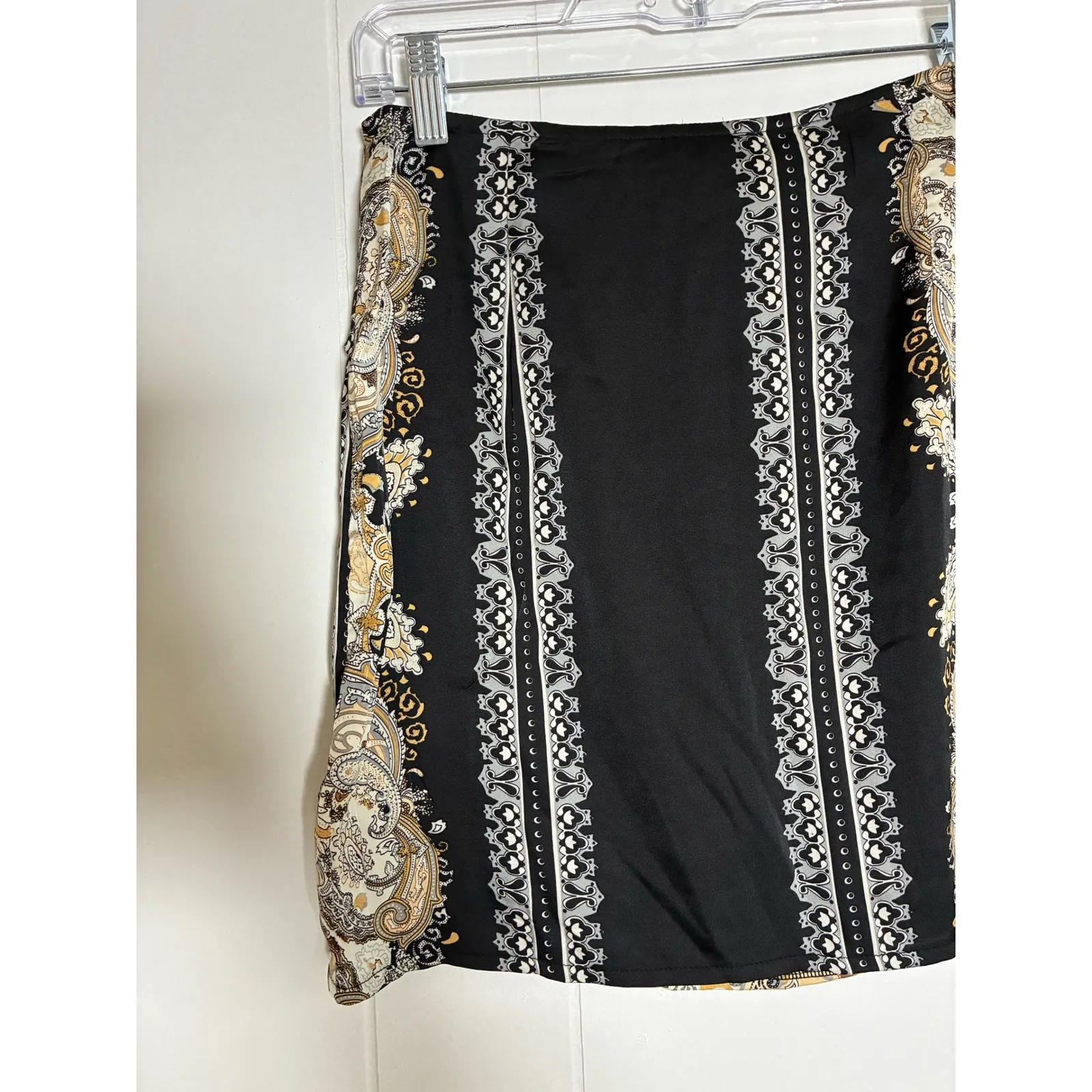 NWT PrettyLittleThing Paisley Print Mini Skirt Black Gold Women's Size 6 - Image 8