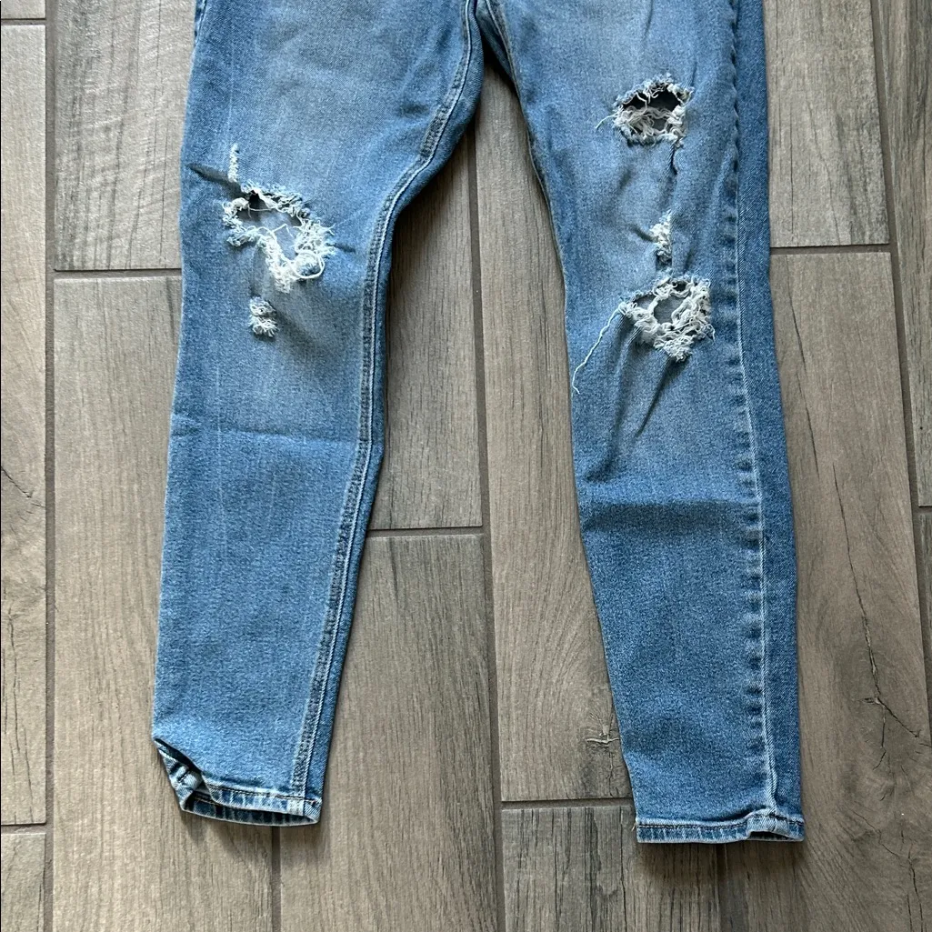 Old Navy Light Blue Distressed Skinny Jeans - Image 4