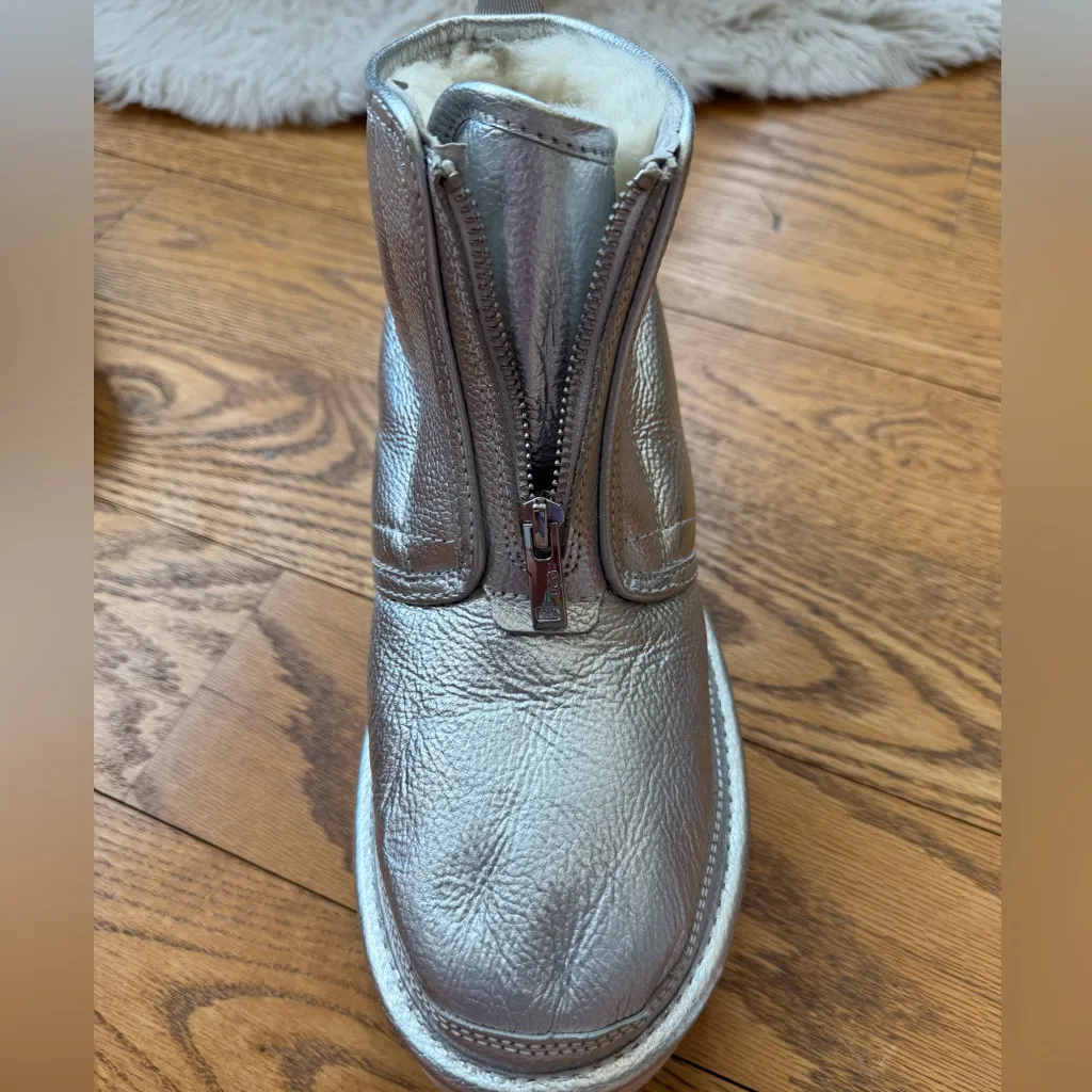 UGG metallic silver zip up Neumel Platform Boots size 9 - Image 10