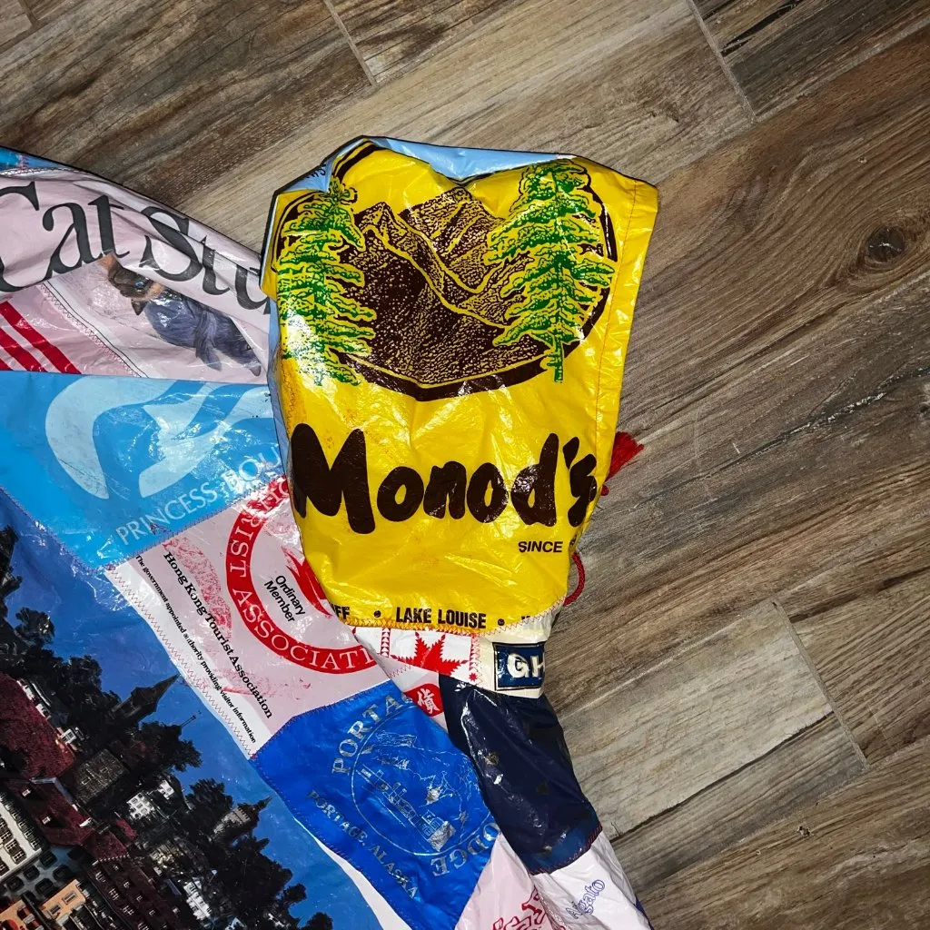 Vintage Plastic Shopping Bag Raincoat White Size M - Image 7