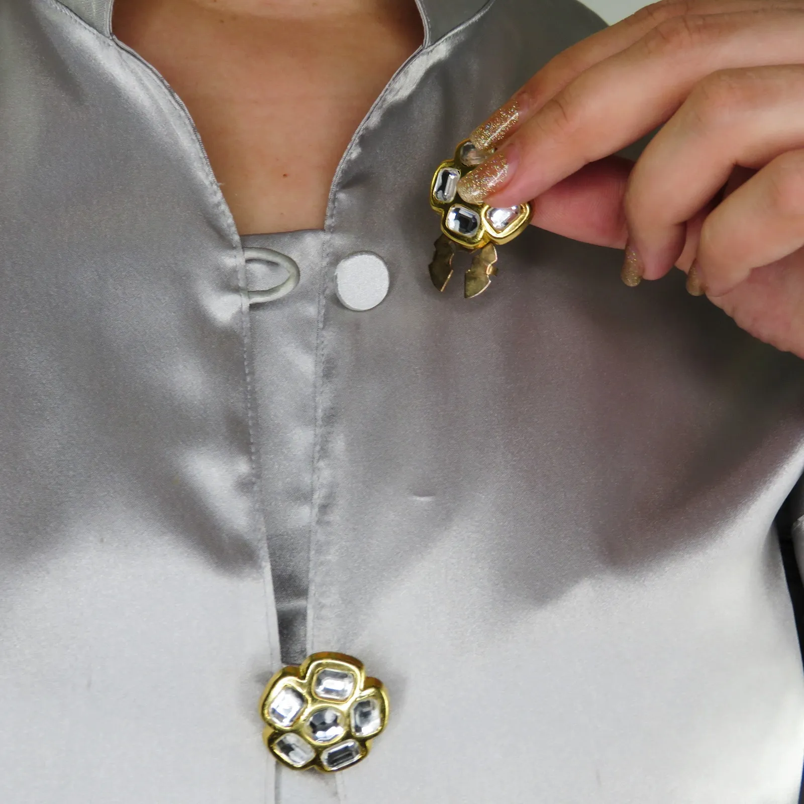 1980s Diane Von Furstenberg Vintage Silver Metallic Button Down Blouse Medium - Image 10