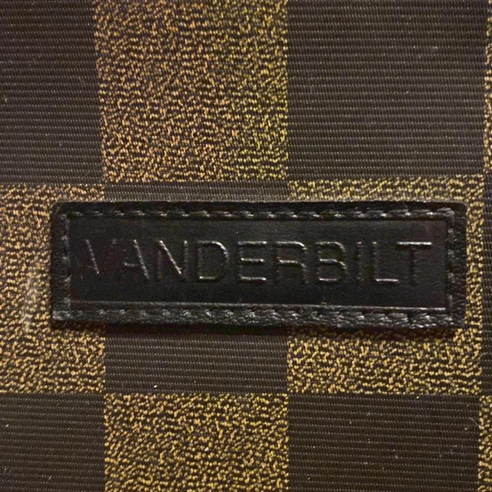 Gloria Vanderbilt toiletries bag - Image 7