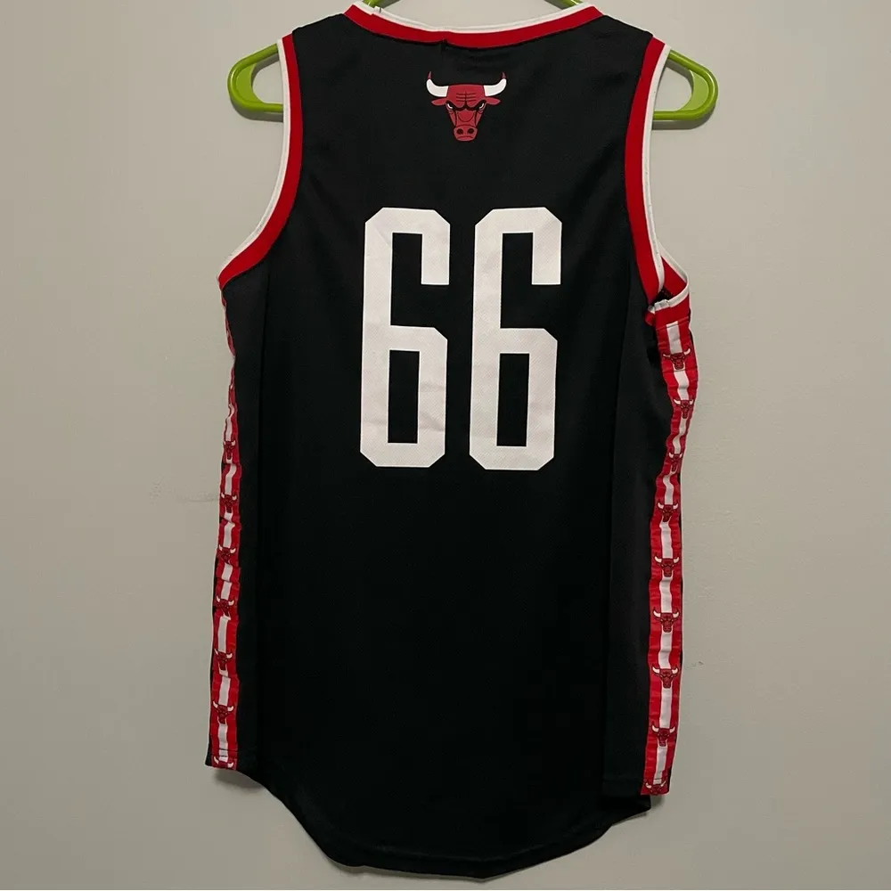 Chicago Bulls Jersey - Image 4