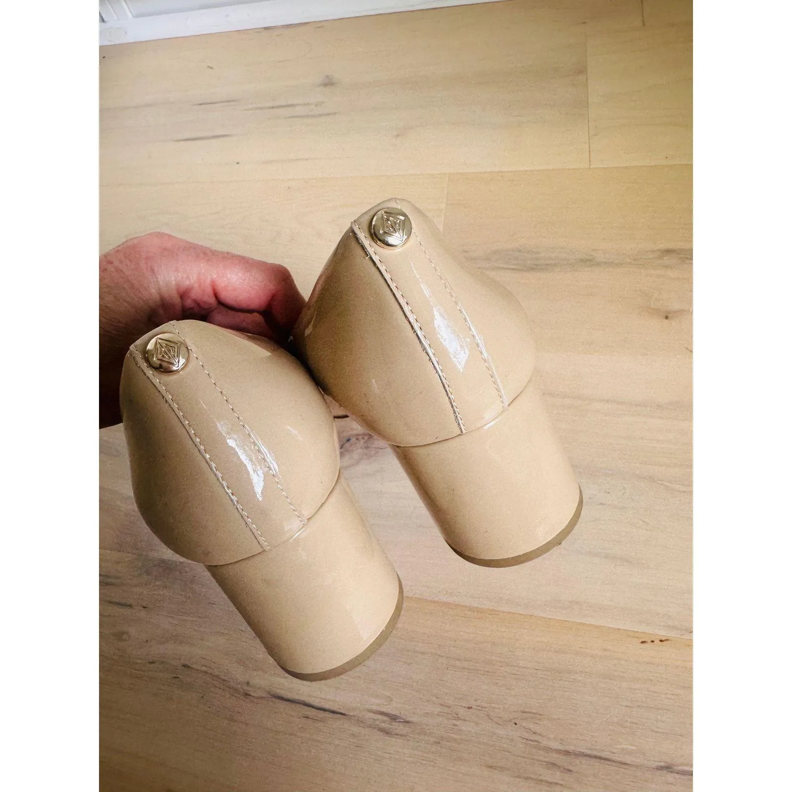 Donald Pliner Patent leather Jeweled Heels SZ 9 Point Toe Special Occasion Nude - Image 9