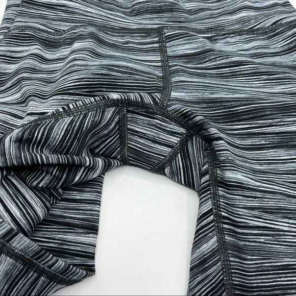 Lululemon Train Times 7/8 Pant 25in Low Tide Alpine White Black Black Size 2 - Image 7