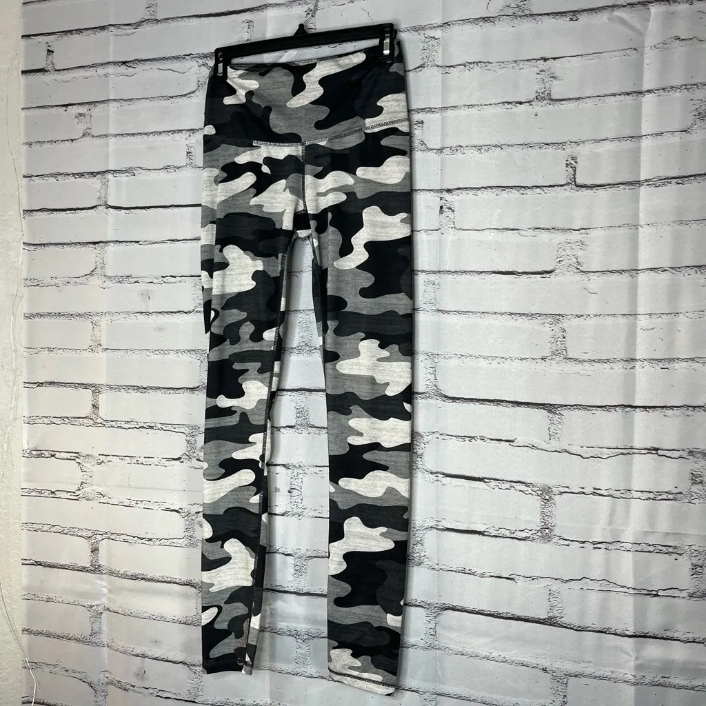 Reebok Black White Camo High‑Rise Leggings SZ S Moisture‑Wicking Workout Yoga - Image 7