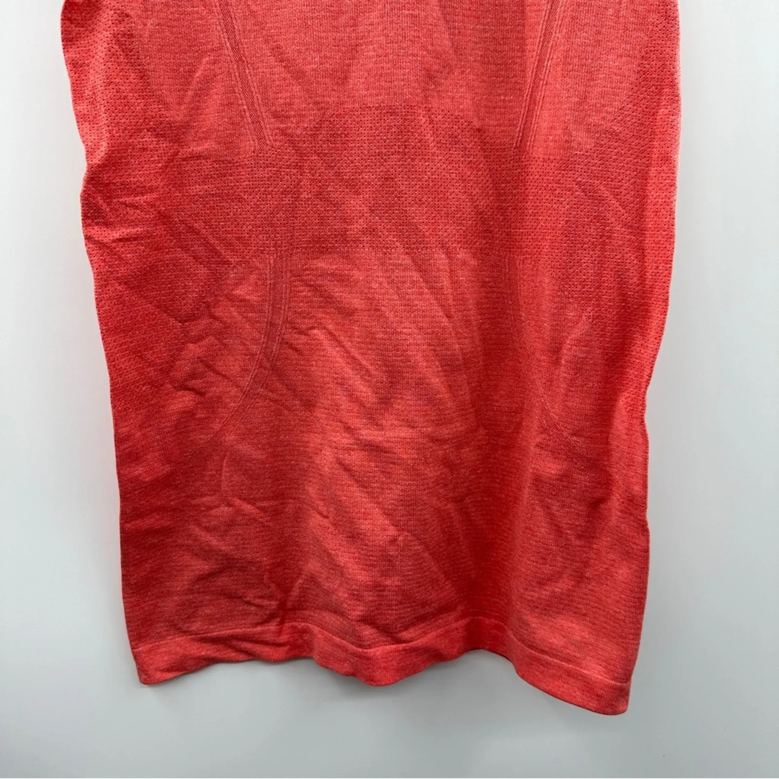 Lululemon Run: Swiftly Tech Short Sleeve in‎ Love Red / Deep Coal Size 6 - Image 5
