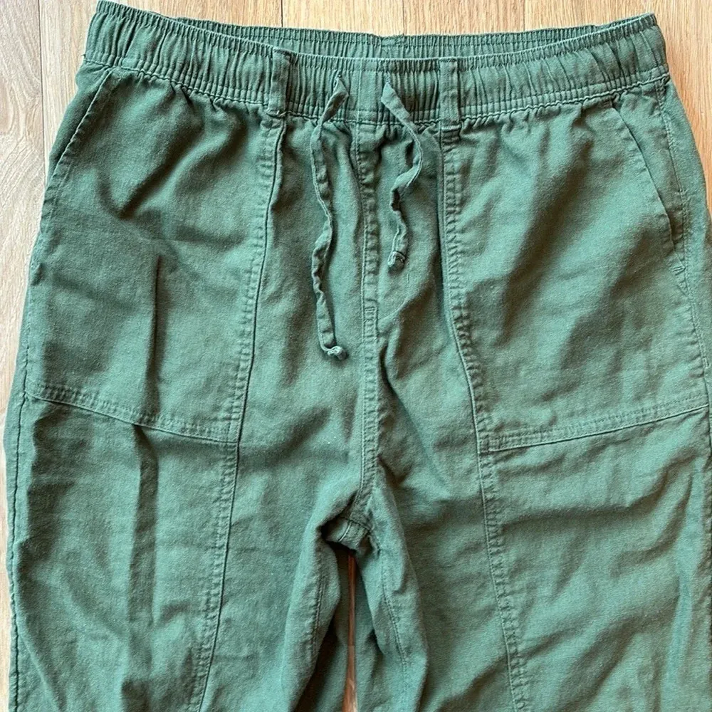 Women’s Linen Blend Cargo Pants Army Green Size Small - Image 3