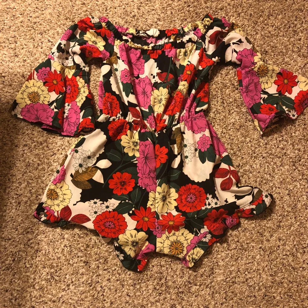 Off the shoulder floral romper ❤️ - Image 3