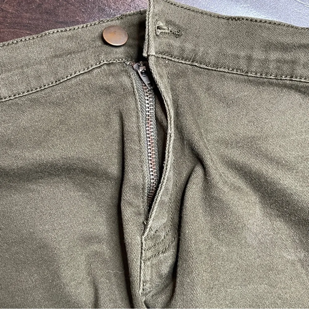 Forever 21 high waisted clean front rolled hem shorts - Image 7