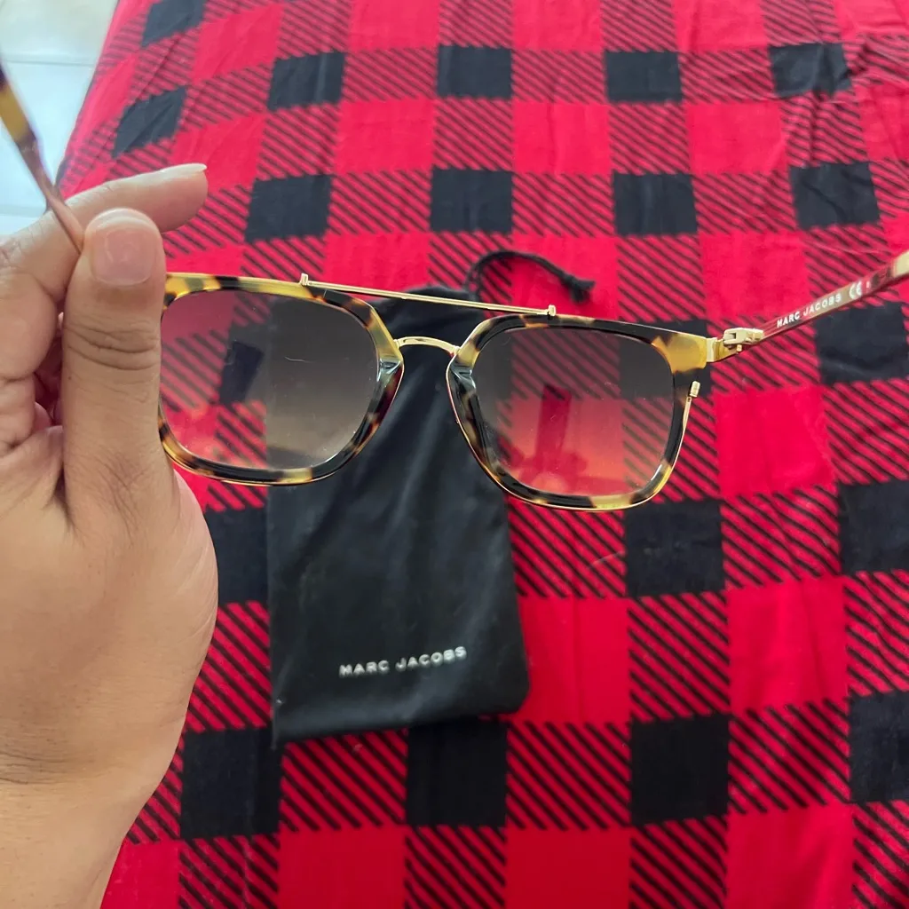 Marc Jacobs Gold and Tortoise Sunglasses - Image 5
