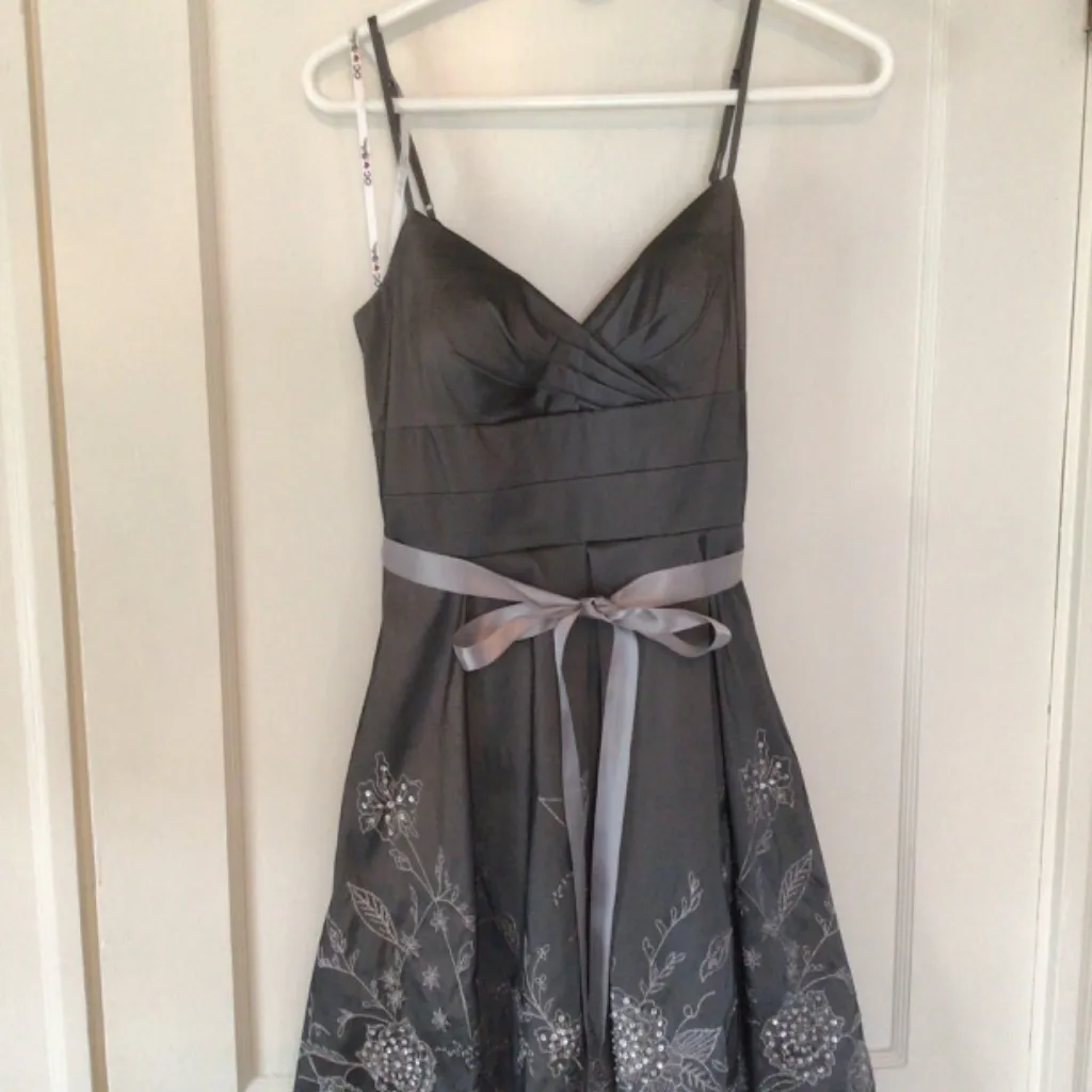 Oleg Cassini Charcoal Fit n Flare Embellished Dress in Charcoal sz 4 EUC - Image 2