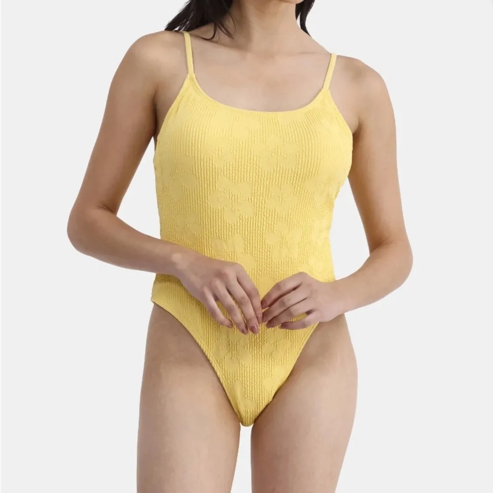 No Boundaries Hibiscus Monokini One Piece Yellow Medium NWT - Image 8