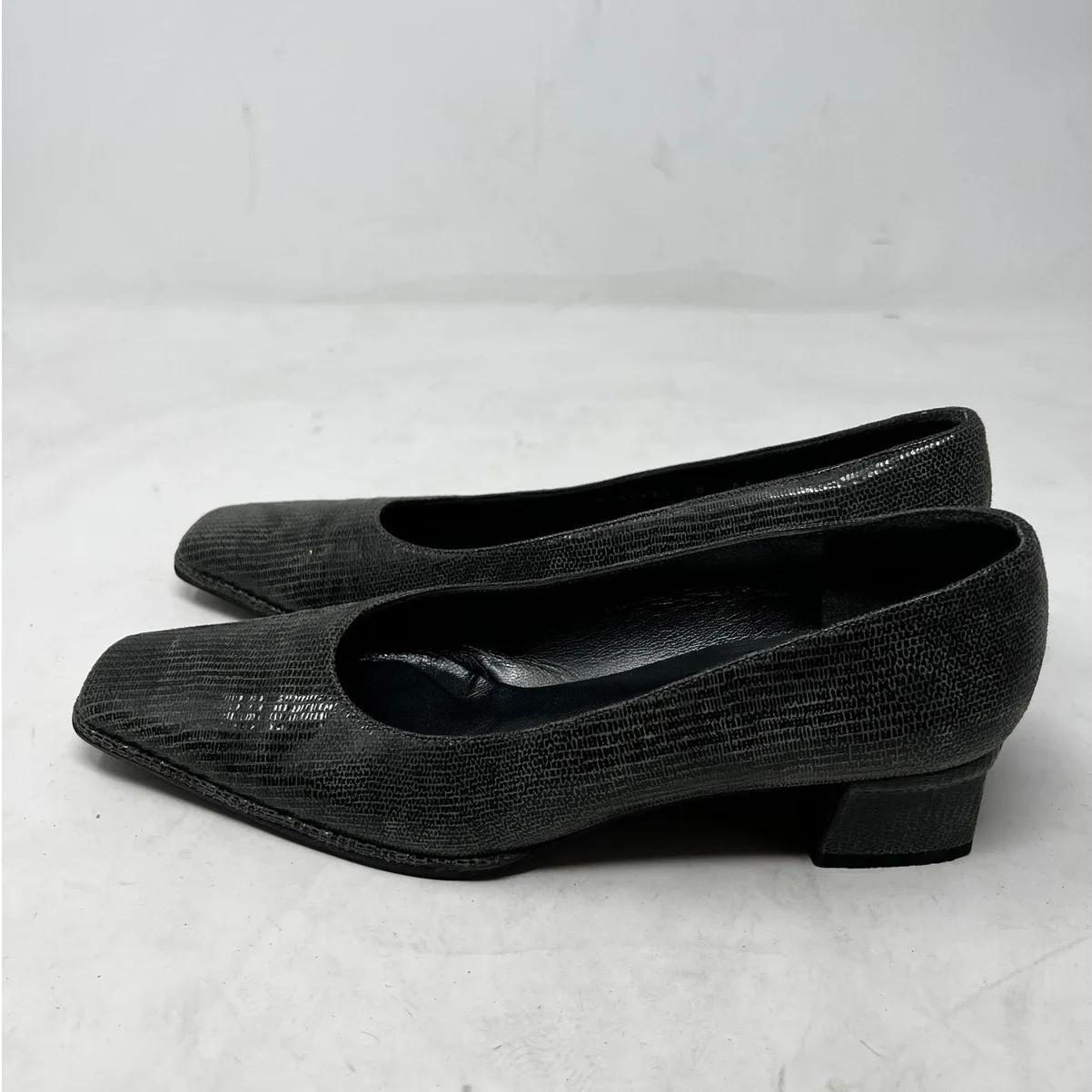 Stuart Weitzman Pump Women's Closed Toe Heels Shoes‎ Faux Leather Black Size 6W - Image 4