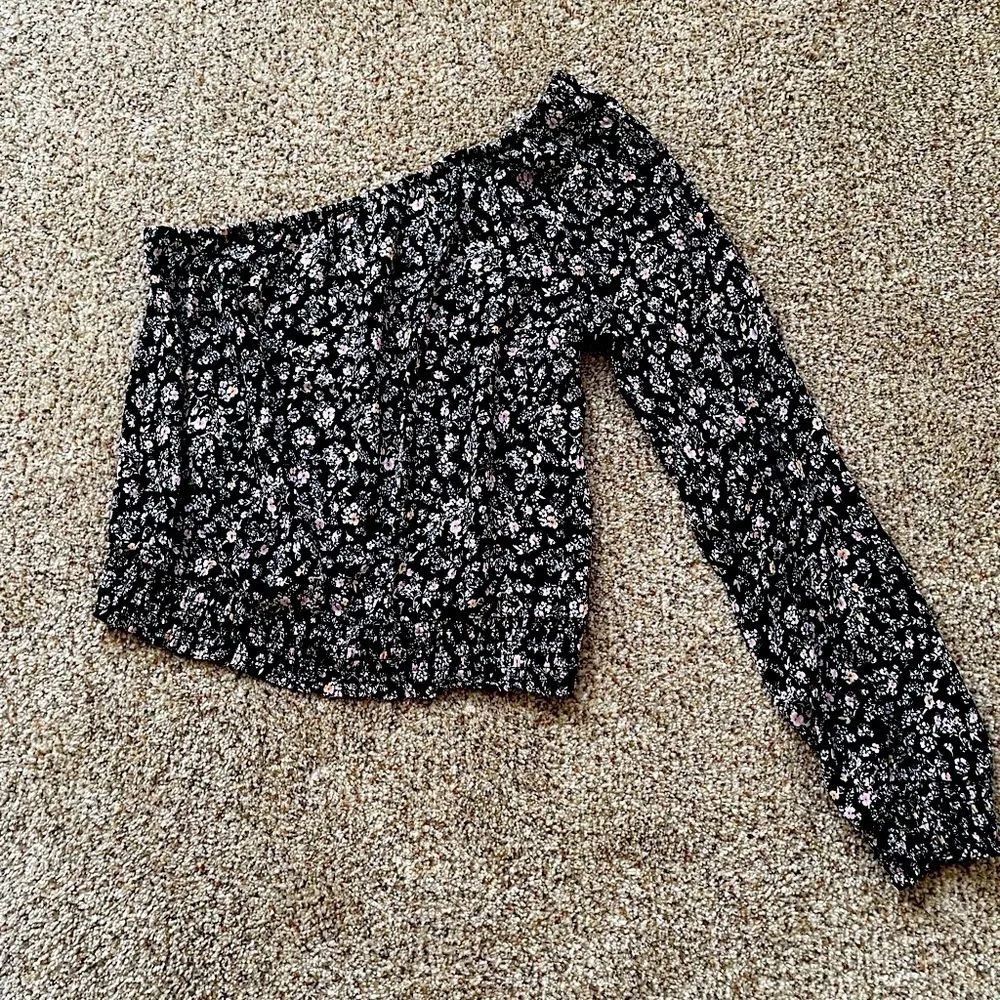 Hippie Rose One Shoulder Cropped Drapey Blouse Size S NWT - Image 2